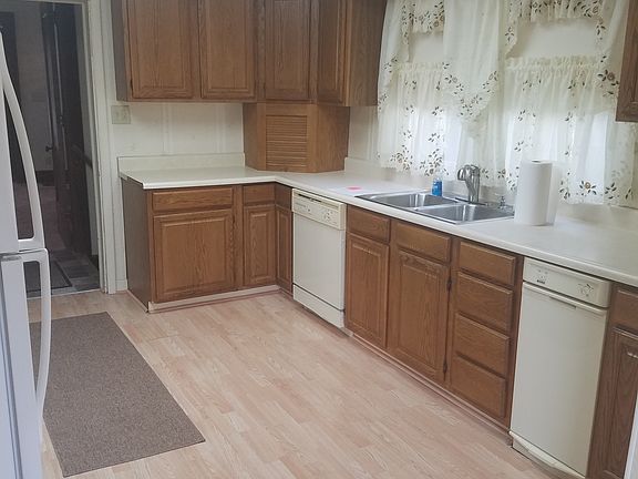 2nd image of 809 W Mary St