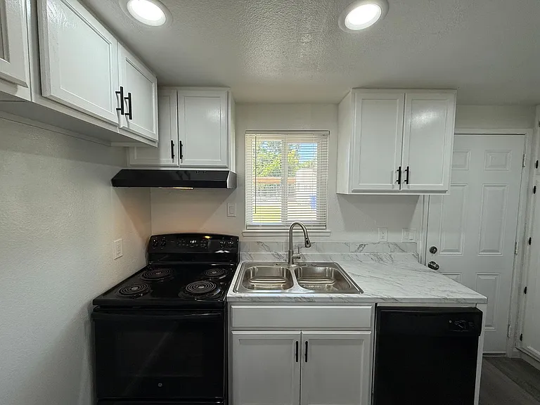 Downey Ave — Photo 8