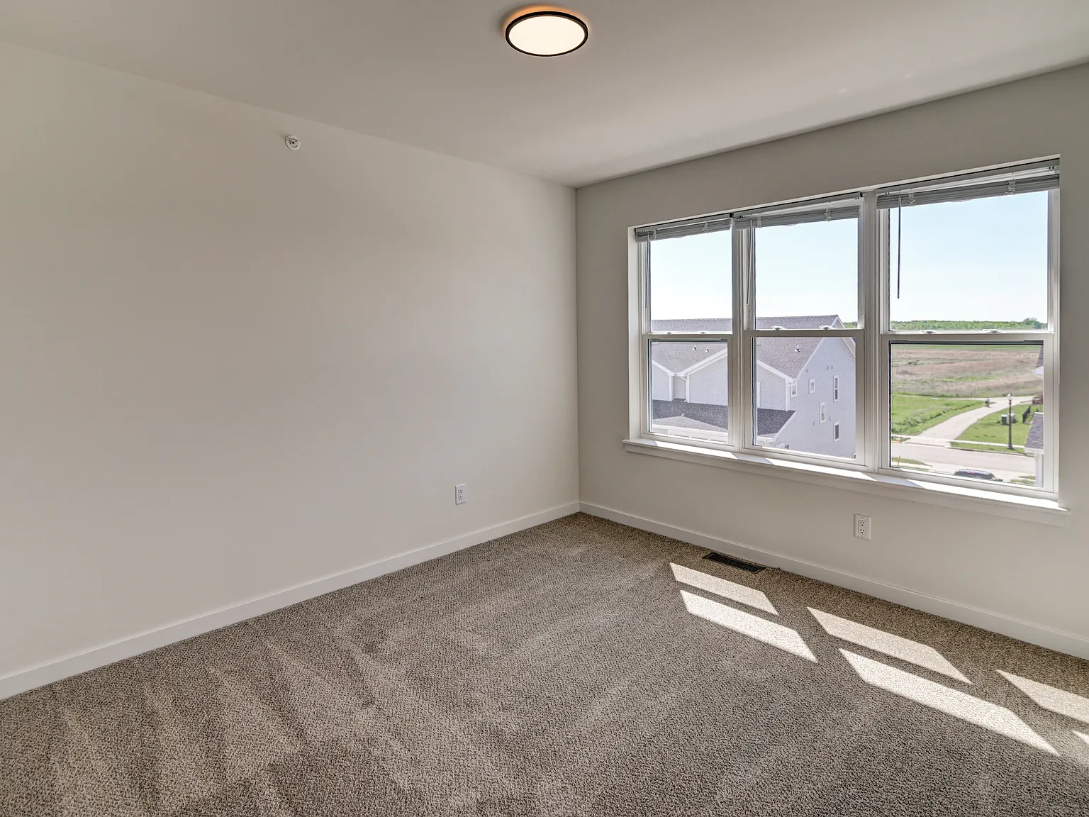 Lacy Townhomes - 4881 — Photo 2