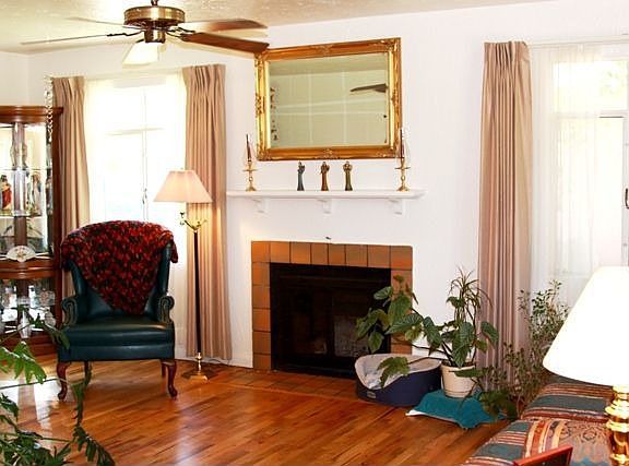 Spacious and bright living room!