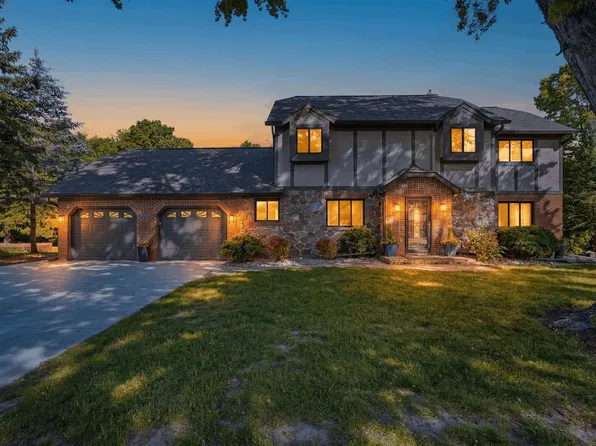 312 Riverwood Bnd, Deforest, WI 53532