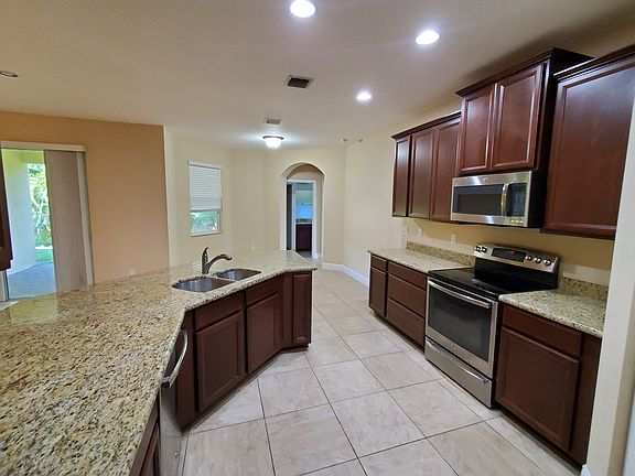 2nd image of 443 NE Abaca Way