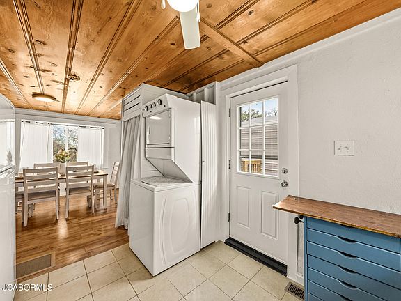 5th image of 212 Beachwood Dr