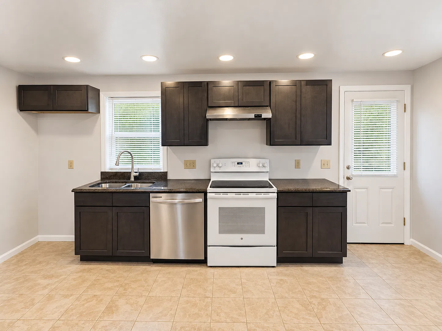 2 bed, 800 sqft, $1,800 — Photo 4