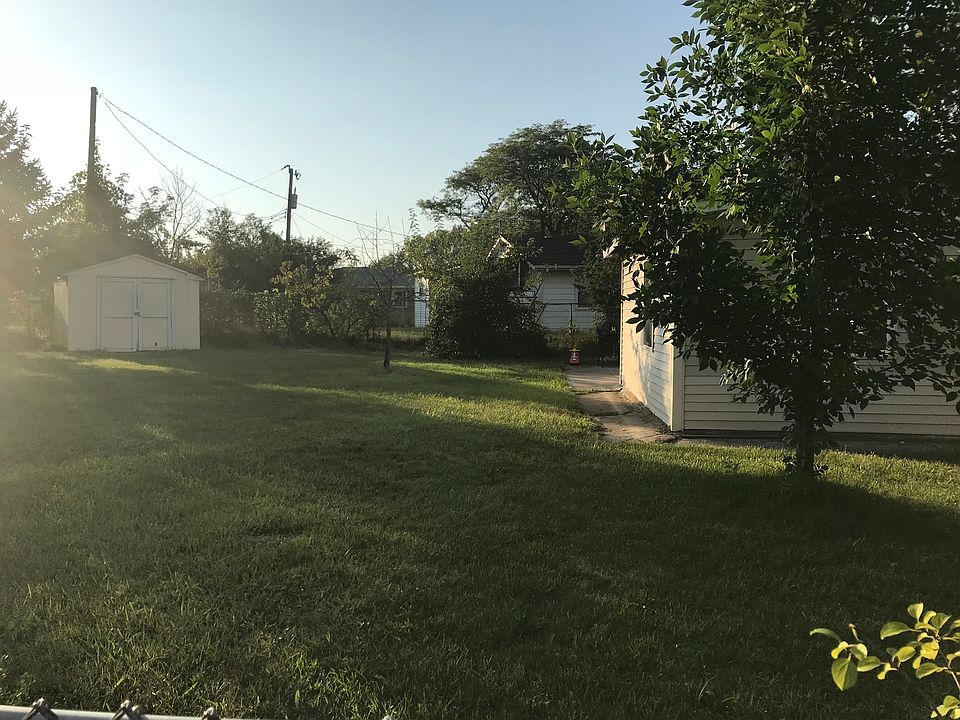 2nd image of 1900 Andover Ct