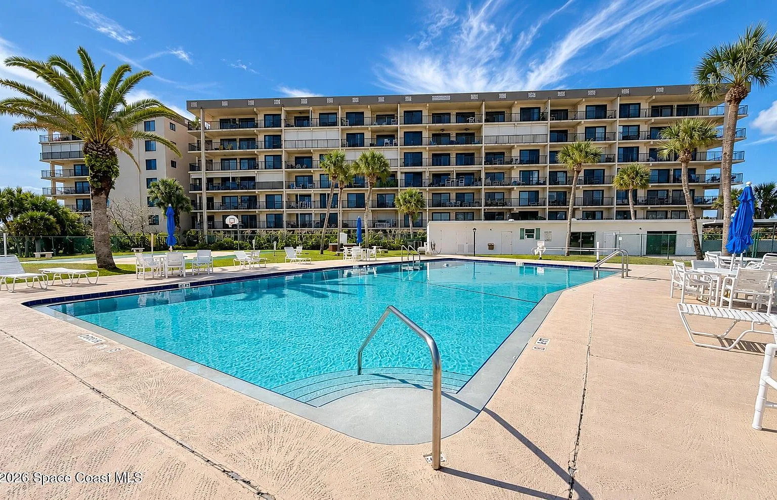 2 bed, 2.0 bath, 1048 sqft, $3,800 — Photo 2
