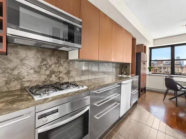 7 East 14th Street image 4 of 6