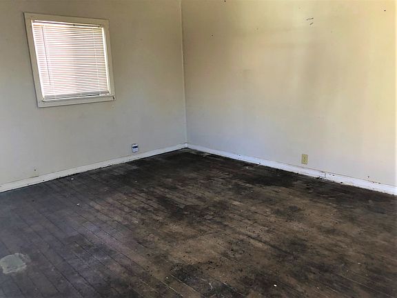 5th image of 2226 Longley Ave