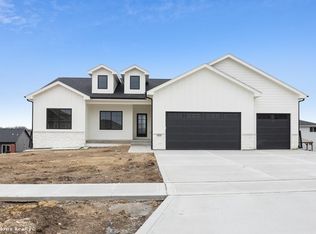 809 NW Charlotte Ct, Grimes, IA 50111
