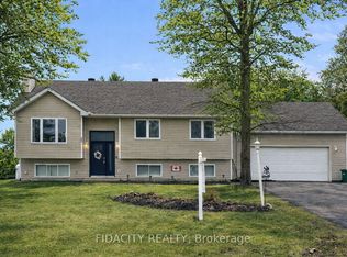 266 Clifford Campbell St, Ottawa, ON K0A 1X0