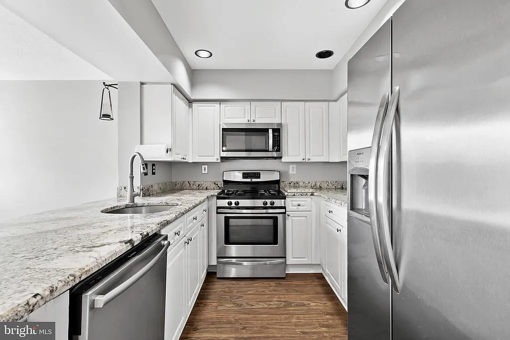 3 bed, 2.5 bath, 1378 sqft, $2,850 — Photo 4