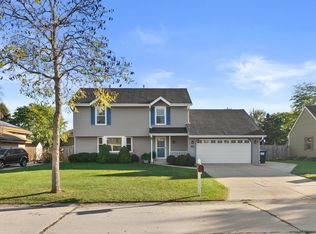 1041 E Mary Ln, Oak Creek, WI 53154