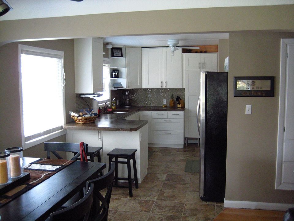 Kitchen and dining area