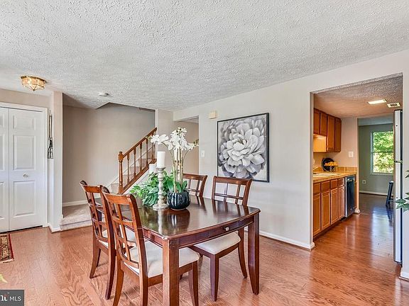 3rd image of 22382 Stablehouse Dr
