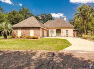 7851 Lazy Oak Cir, Denham Springs, LA 70726