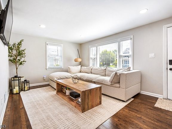 4th image of 604 Spruce Ave