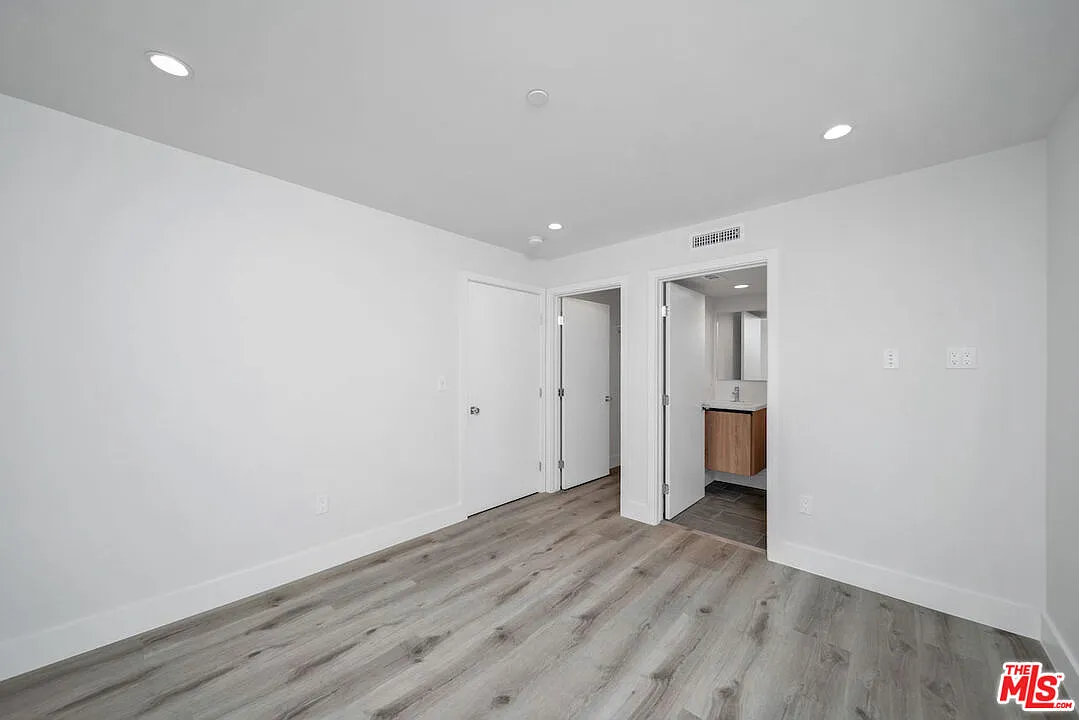 3 bed, 3.5 bath, 1222 sqft, $3,200 — Photo 3