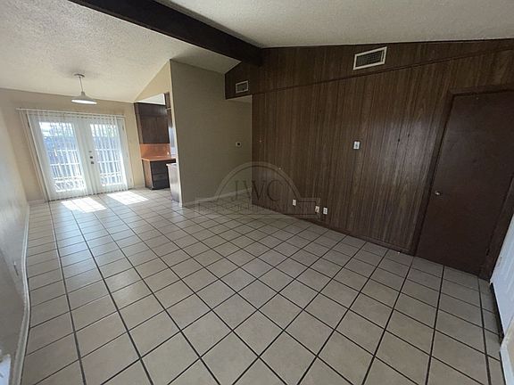 3rd image of 400 Skyline Ave