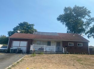 207 Claywood Dr, Brentwood, NY 11717