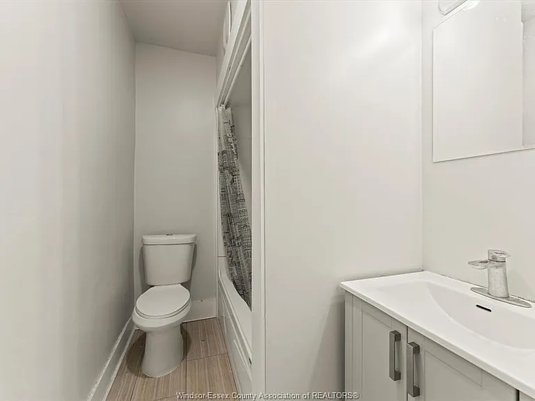 890 Howard Ave — Photo 14