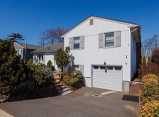 76 Sunnyfield Ln, Valley Stream, NY 11581