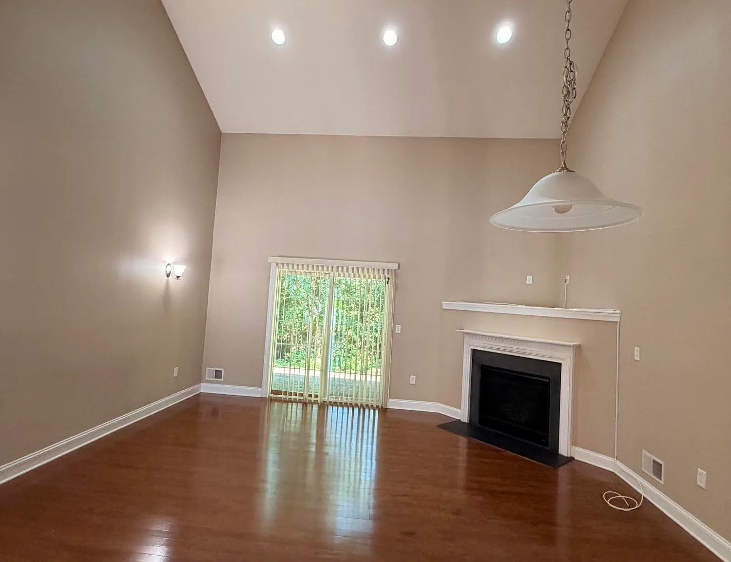 3 bed, 1961 sqft, $4,600 — Photo 4