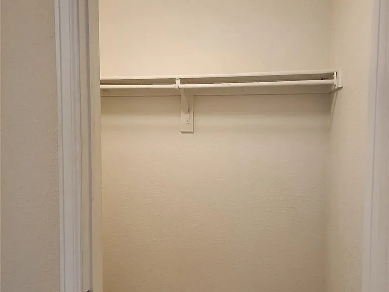 9225 Clermont Dr — Photo 18