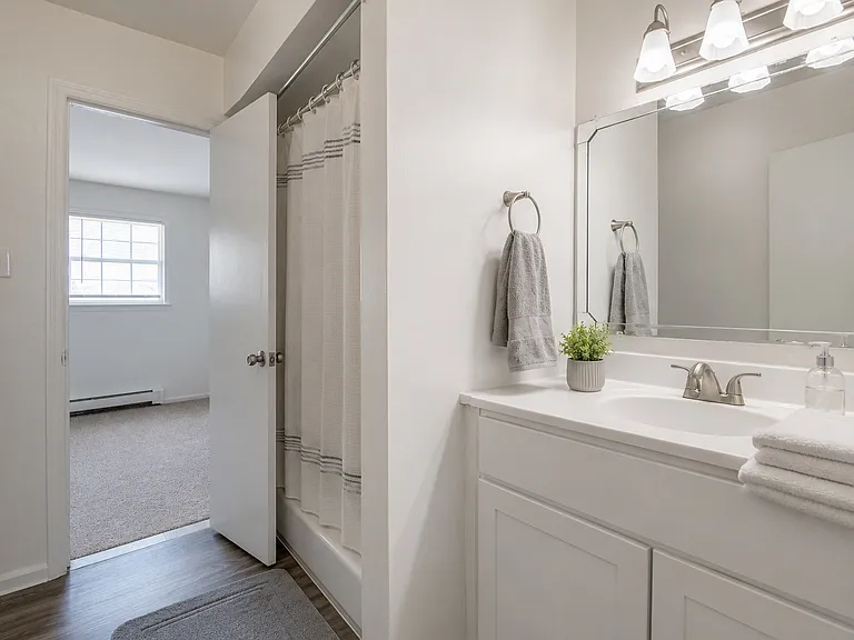 Vineland Village Apartment Homes — Photo 8