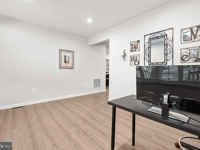6427 Hawkeye Dr — Photo 49