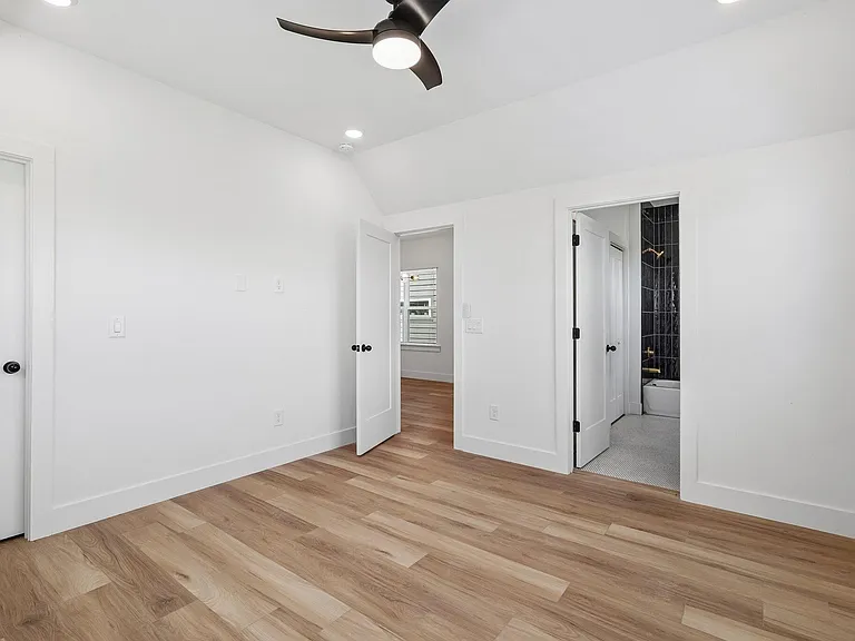 1241 N Avondale Cir — Photo 17