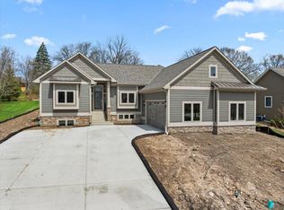 1508 Highlandview Dr, West Bend, WI 53095