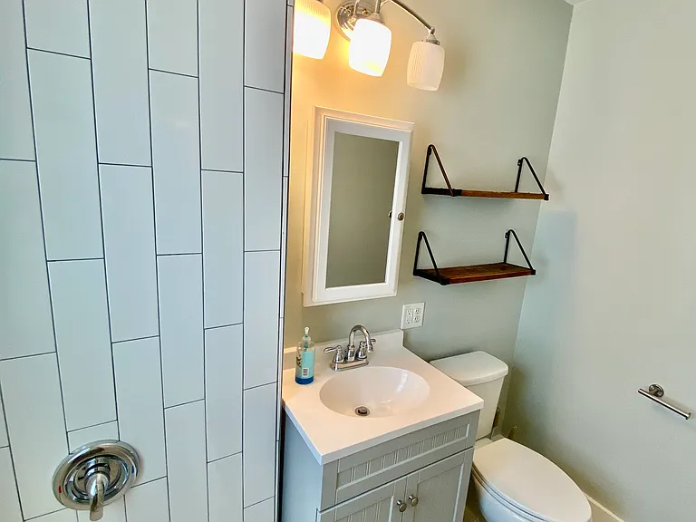 250 Woodbine Ave #1 — Photo 13