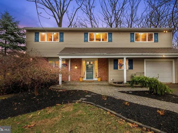 1137 Dundee Dr, Dresher, PA 19025