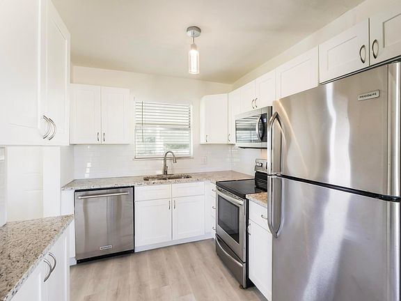 5th image of 340 SE Celestia Court