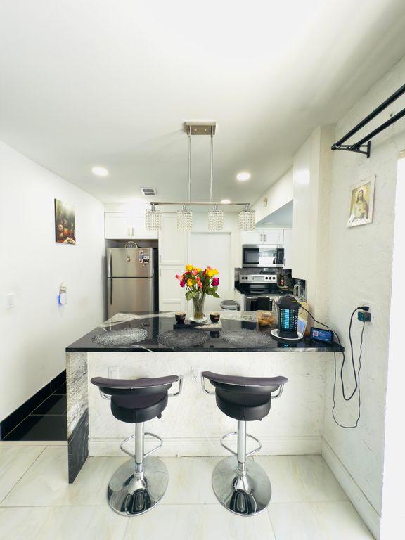 230 NE 25th Street, photo 9
