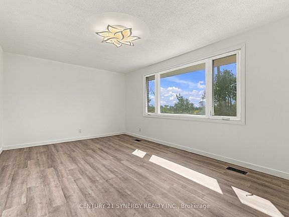 5th image of 696 Whites Rd