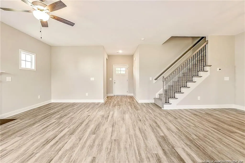 4 bed, 2.5 bath, 2208 sqft, $2,200 — Photo 4