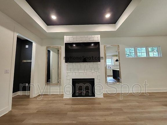 5th image of 2122 W Gregory St