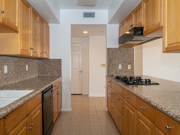 3rd image of 937 12th St APT 310