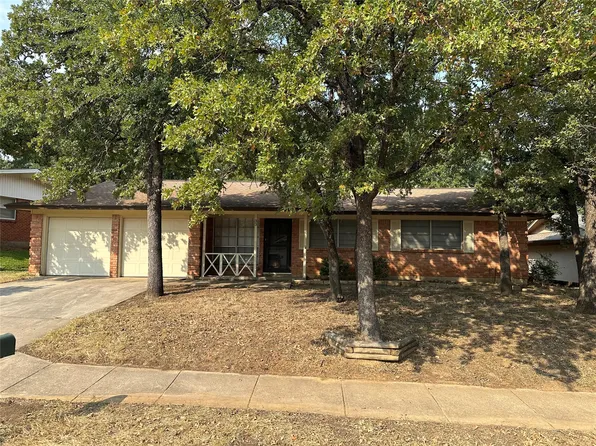 33 Somerset Ter, Bedford, TX 76022