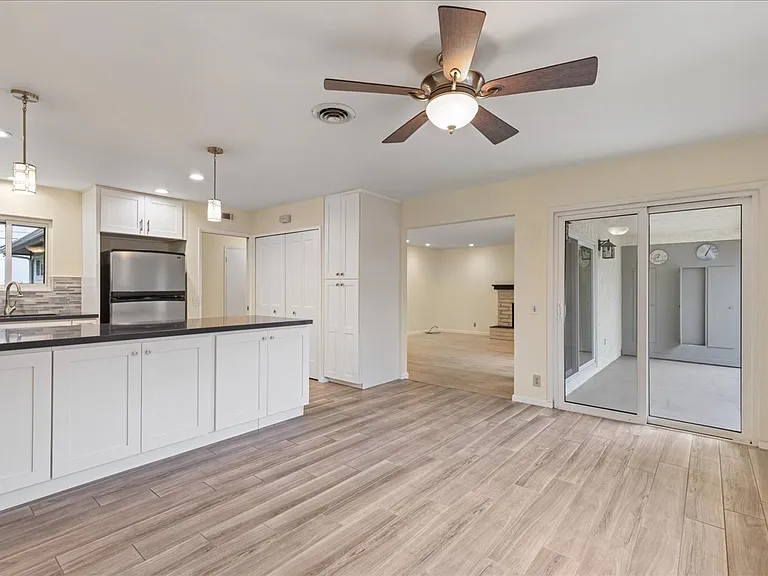 10602 Helendale Ave — Photo 3