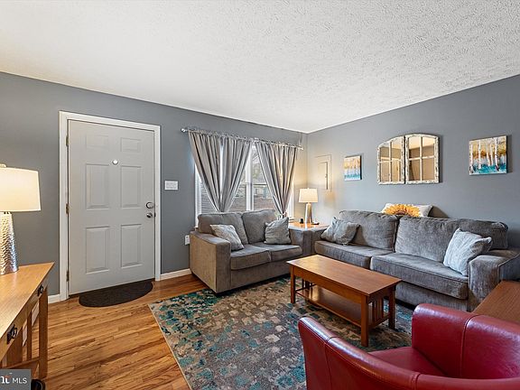 3rd image of 106 Lakeridge Dr