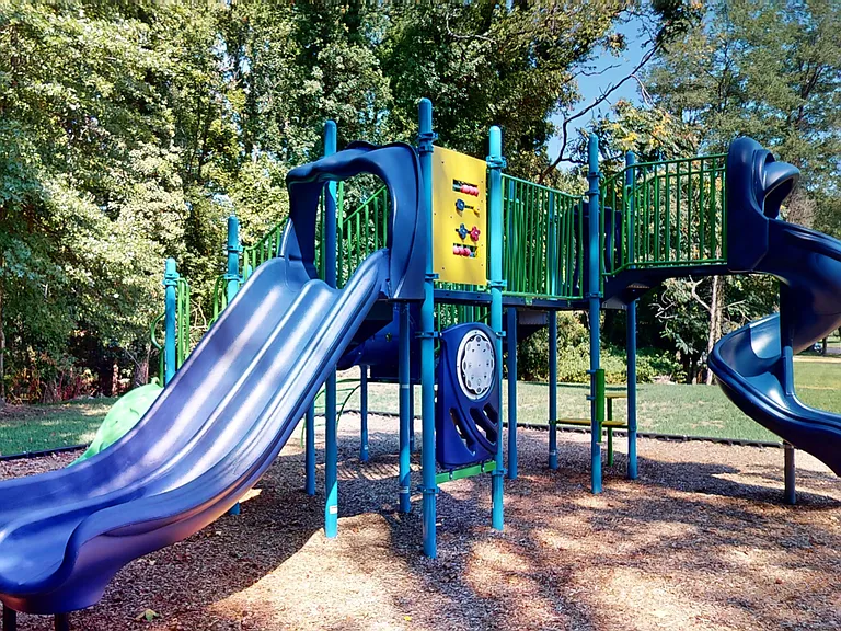 West Park Manor — Photo 9