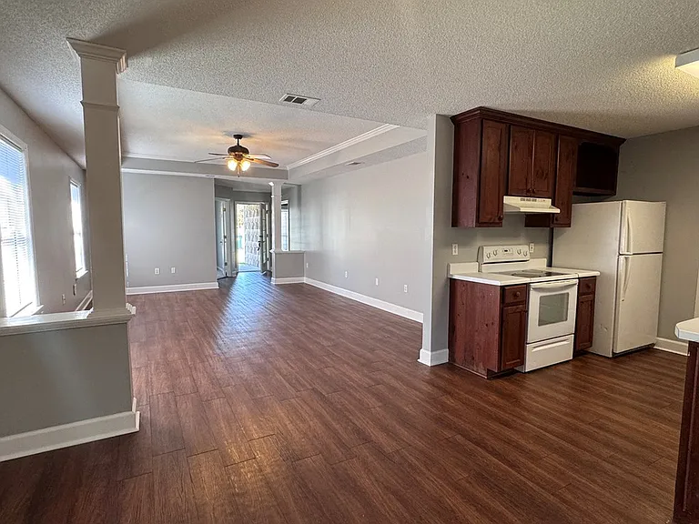 3145 Vanelle Dr — Photo 6