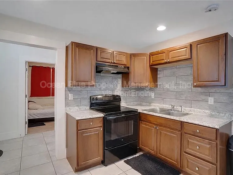 316 W Columbus Dr #A — Photo 5