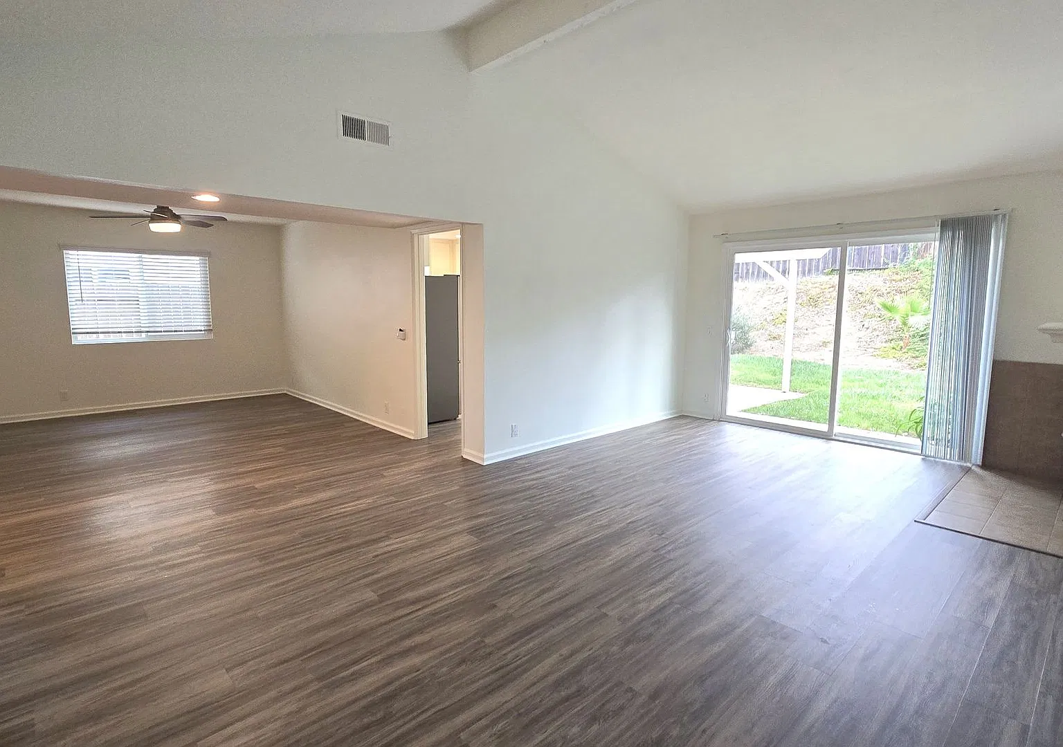 Spacious, 3BD/2.5BA Duplex with Large Fenced Yard: Close to Schools, Golf, Town! — Photo 3