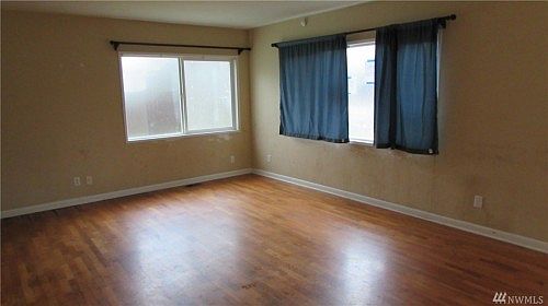 3rd image of 526 Bellevue Ave