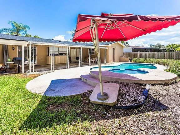5th image of 18730 SW 92nd Ave