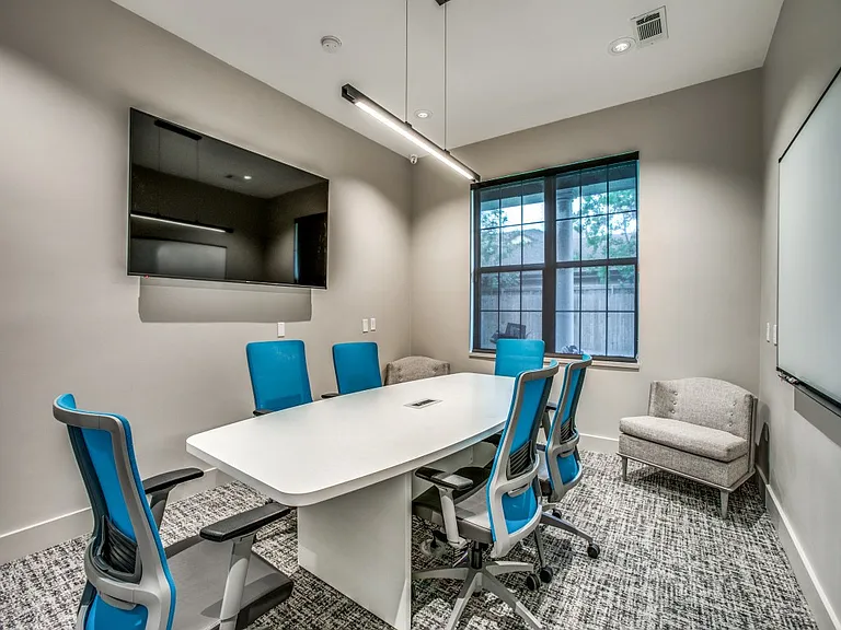 Aventura on Briar Forest — Photo 30