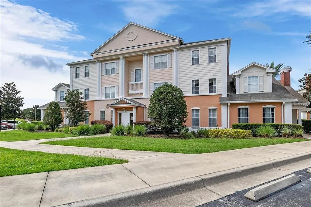 3 bed, 2.0 bath, 1344 sqft, $2,000 — Photo 2